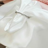 Златен пръстен от бяло злато Сияйна Линия