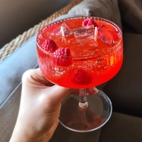 „Малинов Спаркъл“ – ароматна свещ в чаша