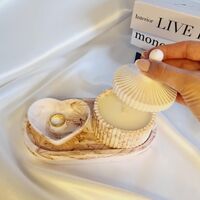 Луксозен керамичен комплект “Éloria” – свещ и поднос в артистичен мраморен дизайн