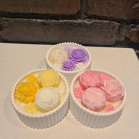 „Градинката на мечтите“ - ароматна свещ в мини керамична кашпа