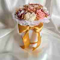 Авторски букет „Peach & Gold Harmony“