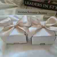 „Градинката на мечтите“ - ароматна свещ в мини керамична кашпа