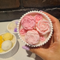 „Градинката на мечтите“ - ароматна свещ в мини керамична кашпа