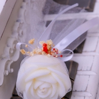 Розова прегръдка – подарък за гости