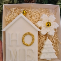 Подаръчен коледен комплект “Holiday Home Set” – къщичка, снежинка и елхичка | 250гр ръчна изработка
