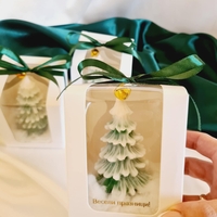 Коледна декоративна свещ “Snowy Pine Tree” – ръчно изработена елха