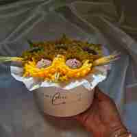 Авторски букет „Golden Sun Symphony“