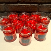 „Ягодово сладко“ – ароматна десертна свещ в малък буркан