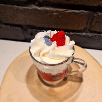 Ароматна свещ „Кадифен крем с горски плодове“