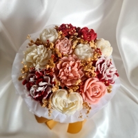 Авторски букет „Peach & Gold Harmony“