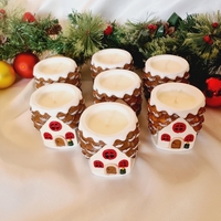 Коледна свещ „Зимна Къщичка“ - ръчно изработена, ароматна, уютна