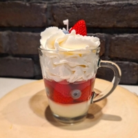 Ароматна свещ „Кадифен крем с горски плодове“