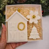 Подаръчен коледен комплект “Holiday Home Set” – къщичка, снежинка и елхичка | 250гр ръчна изработка