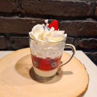 Ароматна свещ „Кадифен крем с горски плодове“