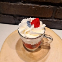 Ароматна свещ „Кадифен крем с горски плодове“