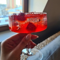 „Малинов Спаркъл“ – ароматна свещ в чаша