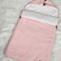 Порт-бебе - плетено одеяло с подплата в розово