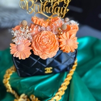 Идеалният подарък за всеки повод манта декорирана със сапунени цветя