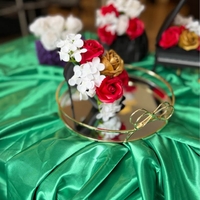 Малка луксозна обувка декорирана с пластични рози бъди различен подари уникален букет