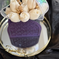 Луксозен букет от бели лалета