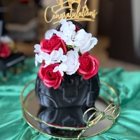 Луксозен букет в малка чанта прада