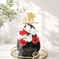 Луксозен букет в малка чанта прада