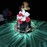 Луксозен букет в малка чанта прада