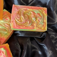 Домашен сапун с аромат на печена ябълка канела и портокал