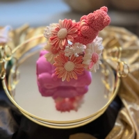 Букети за абитуриенти   три де количка със сапунени цветя