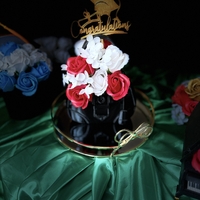 Луксозен букет в малка чанта прада