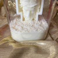 Свещ в стъклен буркан с фигура на Исус Христос