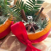 🍊 Коледна масажна свещ „Зимна портокалова магия“