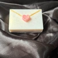 Ръчно изработен сапун във формата на плик със сърце, създаден специално за Свети Валентин.