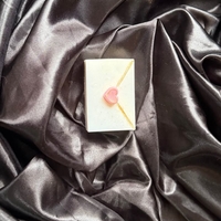 Ръчно изработен сапун във формата на плик със сърце, създаден специално за Свети Валентин.