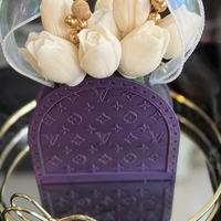 Луксозен букет от бели лалета