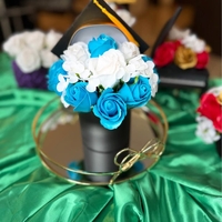 Малки луксозни букети за абитуриенти