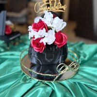 Луксозен букет в малка чанта прада