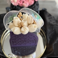 Луксозен букет от бели лалета