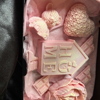 Сет за Свети Валентин от ръчно изработени сапуни, създаден с любов и внимание към всеки детайл.