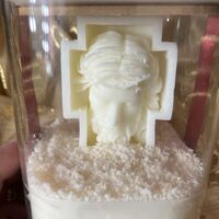 Свещ в стъклен буркан с фигура на Исус Христос