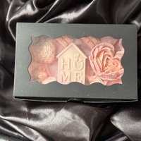 Сет за Свети Валентин от ръчно изработени сапуни, създаден с любов и внимание към всеки детайл.