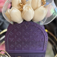 Луксозен букет от бели лалета