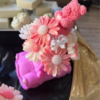 Букети за абитуриенти   три де количка със сапунени цветя