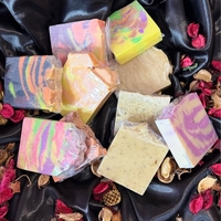 Коледен комплект от 10 ръчно изработени сапуна.