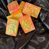 Домашен сапун с аромат на печена ябълка канела и портокал