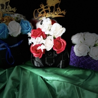 Луксозен букет в малка чанта прада