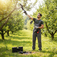 Акумулаторен мини верижен трион с телескопичен прът 21V – комплект за безопасно рязане на клони и дърва