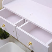 Огледало за грим с място за съхранение – елегантно и спестяващо място решение за баня и спалня