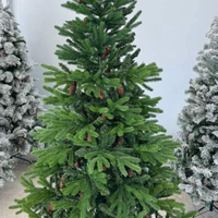 Красива коледна елха с естествено излъчване – празниците започват тук!