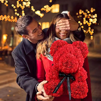 Плюшено мече с LED рози - подарък за мама, момиче, баба